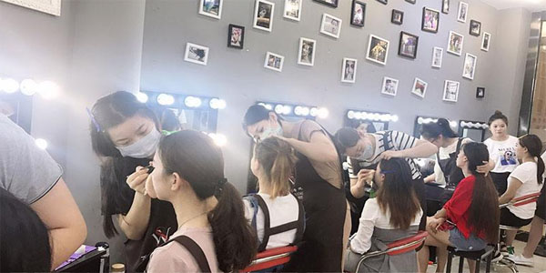 如何挑选正规的化妆学校