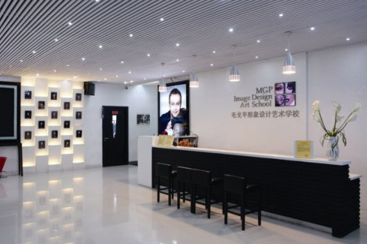 深圳哪里有学化妆专业学校？
