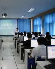 <strong>学校环境</strong>